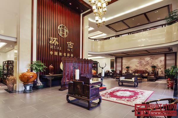 懷古木業(yè)用精湛的工藝與對(duì)木材的深刻了解,演繹了品質(zhì)卓越的紅木家具臻品(企業(yè)供圖) 懷古木業(yè)用精湛的工藝與對(duì)木材的深刻了解,演繹了品質(zhì)卓越的紅木家具臻品(企業(yè)供圖)