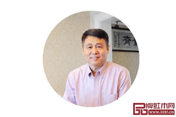 全聯(lián)藝術(shù)紅木家具專(zhuān)業(yè)委員會(huì)專(zhuān)家顧問(wèn)、明清家具研究學(xué)者 張輝 全聯(lián)藝術(shù)紅木家具專(zhuān)業(yè)委員會(huì)專(zhuān)家顧問(wèn)、明清家具研究學(xué)者 張輝