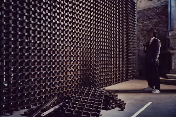 紅木家具企業(yè)“玩”藝術(shù) 私人定制作品亮相威尼斯雙年展