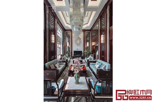 當(dāng)代中式秉承了傳統(tǒng)古典風(fēng)格，同時(shí)結(jié)合了現(xiàn)代元素，兩者交融如重獲新生