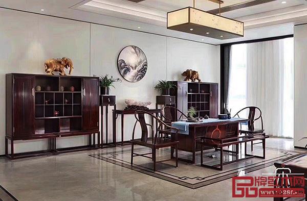 當(dāng)代中式文宋強(qiáng)調(diào)與自然融合，探索最適合現(xiàn)代國(guó)人居住的生活方式