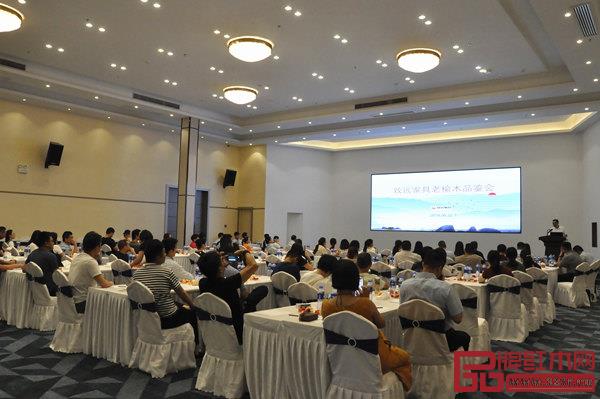 致遠家具老榆木品鑒會暨經(jīng)銷商大會現(xiàn)場 致遠家具老榆木品鑒會暨經(jīng)銷商大會現(xiàn)場