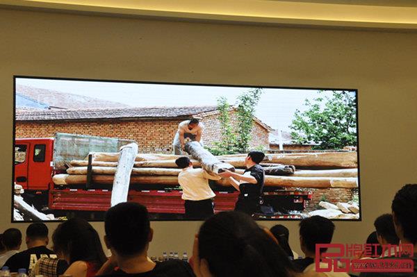 致遠家具所用老榆木木材,均為北方農(nóng)村搜尋而來的落梁老木? 致遠家具所用老榆木木材,均為北方農(nóng)村搜尋而來的落梁老木?