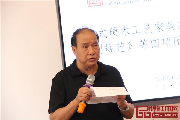 中山市紅木家具行業(yè)協(xié)會團(tuán)體標(biāo)準(zhǔn)技術(shù)委員會主任委員、中山市大涌紅木家具協(xié)會會長、中山市鴻發(fā)家具有限公司總經(jīng)理蕭照興 中山市紅木家具行業(yè)協(xié)會團(tuán)體標(biāo)準(zhǔn)技術(shù)委員會主任委員、中山市大涌紅木家具協(xié)會會長、中山市鴻發(fā)家具有限公司總經(jīng)理蕭照興