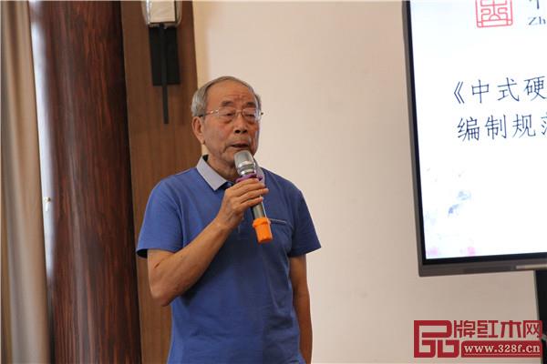 中國技術(shù)紅木家具專家、《紅木家具通用技術(shù)條件》標(biāo)準(zhǔn)主要起草人之一曹新民 中國技術(shù)紅木家具專家、《紅木家具通用技術(shù)條件》標(biāo)準(zhǔn)主要起草人之一曹新民