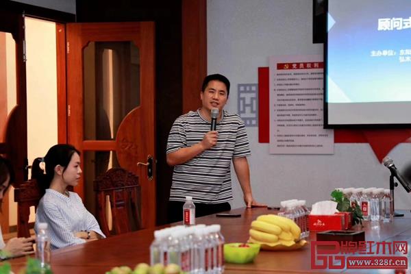 東陽(yáng)市紅木家具行業(yè)協(xié)會(huì)青年企業(yè)家委員會(huì)主任、雙洋紅木董事長(zhǎng)、簡(jiǎn)悟家居創(chuàng)始人王海洋發(fā)言