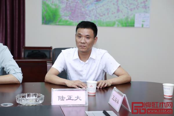 浙江萬(wàn)宜進(jìn)出口總經(jīng)理陸正大出席本次活動(dòng) 浙江萬(wàn)宜進(jìn)出口總經(jīng)理陸正大出席本次活動(dòng)
