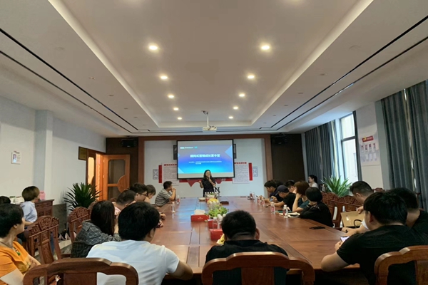 弘木傳媒顧問式營(yíng)銷成長(zhǎng)夏令營(yíng)開課啦，這個(gè)暑假燥起來！