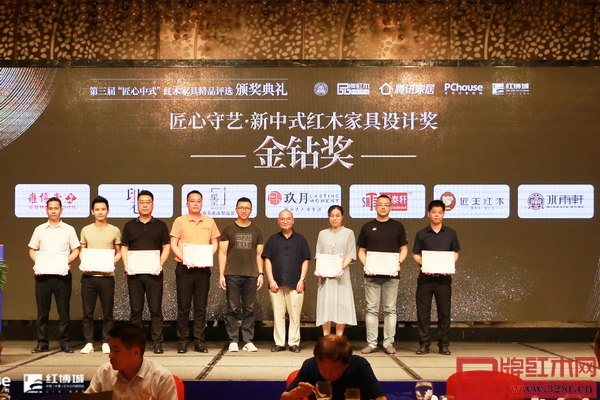 順泰軒·書(shū)香門(mén)第《承道沙發(fā)》榮獲“匠心創(chuàng)意·新中式紅木家具設(shè)計(jì)獎(jiǎng)·金鉆獎(jiǎng)” 順泰軒·書(shū)香門(mén)第《承道沙發(fā)》榮獲“匠心創(chuàng)意·新中式紅木家具設(shè)計(jì)獎(jiǎng)·金鉆獎(jiǎng)”