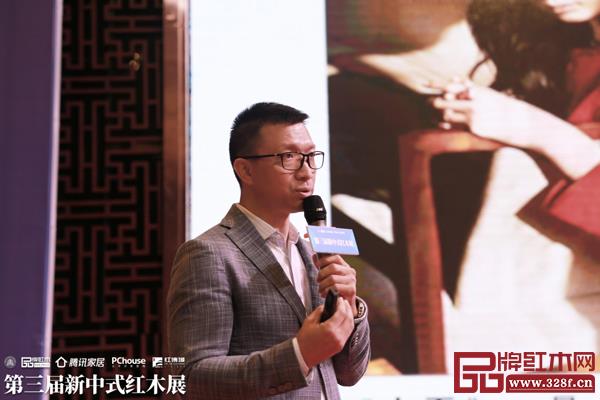 陳飛杰在新中式紅木展開幕式上進行《中國未來中產(chǎn)精英生活方式》主題分享 陳飛杰在新中式紅木展開幕式上進行《中國未來中產(chǎn)精英生活方式》主題分享