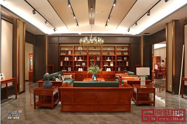 地天泰·國頌位于中山紅博城一樓35卡的專賣店???