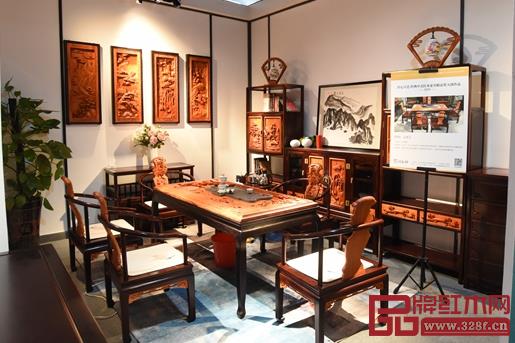良辰軒紅木展會評選區(qū)，深雕藝術(shù)隨處可見