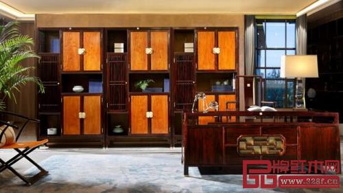 東成文宋交椅置于不同的空間中,扮演的不同角色 東成文宋交椅置于不同的空間中,扮演的不同角色