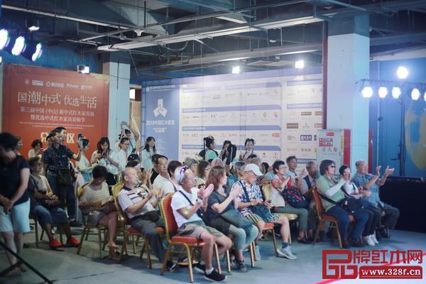 第三屆新中式紅木展國(guó)風(fēng)展演現(xiàn)場(chǎng)人氣火爆 第三屆新中式紅木展國(guó)風(fēng)展演現(xiàn)場(chǎng)人氣火爆