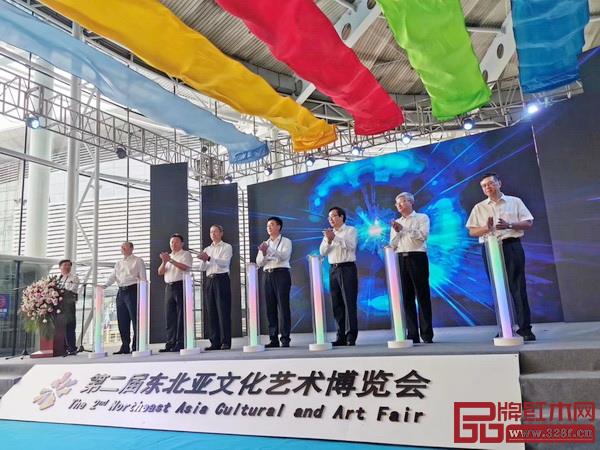第二屆東北亞文化藝術(shù)博覽會(huì)在哈爾濱國際會(huì)展中心開幕