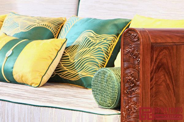 印巷森刻新中式,以時尚靈動的軟裝,讓室內(nèi)空間更加活潑,充滿自然意趣 印巷森刻新中式,以時尚靈動的軟裝,讓室內(nèi)空間更加活潑,充滿自然意趣