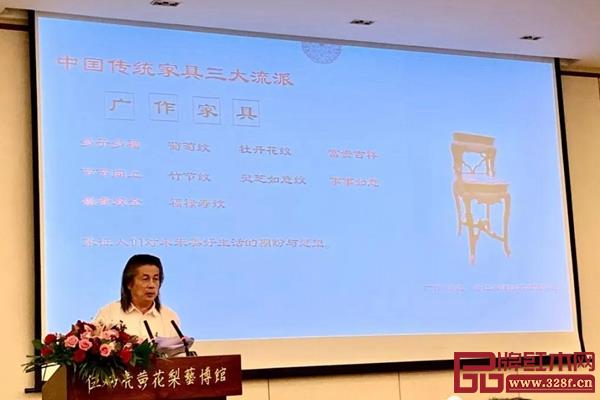 伍炳亮以自身經(jīng)歷總結(jié)紅木市場發(fā)展歷程，捋清不同時代市場需求，針對當(dāng)前市場環(huán)境出謀劃策