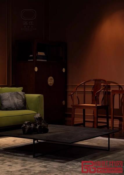 由區(qū)氏制作的中國明式經(jīng)典家具于其他家具和藝術(shù)品組成的各個集生活、藝術(shù)與設(shè)計為一體的家居空間 由區(qū)氏制作的中國明式經(jīng)典家具于其他家具和藝術(shù)品組成的各個集生活、藝術(shù)與設(shè)計為一體的家居空間