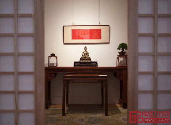 由區(qū)氏制作的中國明式經(jīng)典家具于其他家具和藝術(shù)品組成的各個集生活、藝術(shù)與設(shè)計為一體的家居空間 由區(qū)氏制作的中國明式經(jīng)典家具于其他家具和藝術(shù)品組成的各個集生活、藝術(shù)與設(shè)計為一體的家居空間