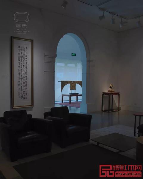 由區(qū)氏制作的中國明式經(jīng)典家具于其他家具和藝術(shù)品組成的各個集生活、藝術(shù)與設(shè)計為一體的家居空間 由區(qū)氏制作的中國明式經(jīng)典家具于其他家具和藝術(shù)品組成的各個集生活、藝術(shù)與設(shè)計為一體的家居空間