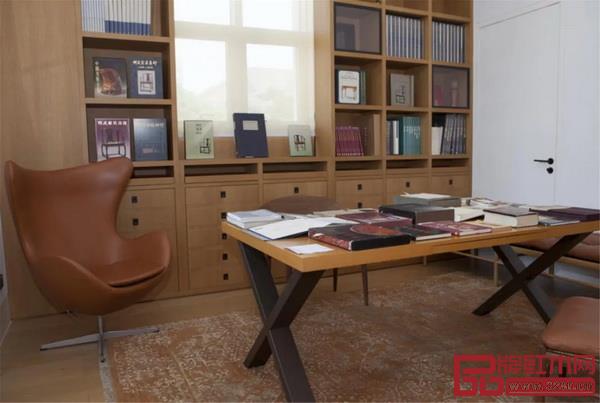 書房空間中陳列的數(shù)十本王世襄先生藏書(部分) 書房空間中陳列的數(shù)十本王世襄先生藏書(部分)