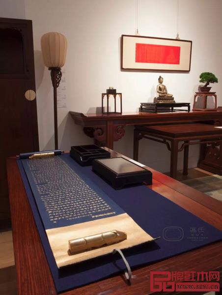 由區(qū)氏制作的中國明式經(jīng)典家具于其他家具和藝術(shù)品組成的各個集生活、藝術(shù)與設(shè)計為一體的家居空間 由區(qū)氏制作的中國明式經(jīng)典家具于其他家具和藝術(shù)品組成的各個集生活、藝術(shù)與設(shè)計為一體的家居空間