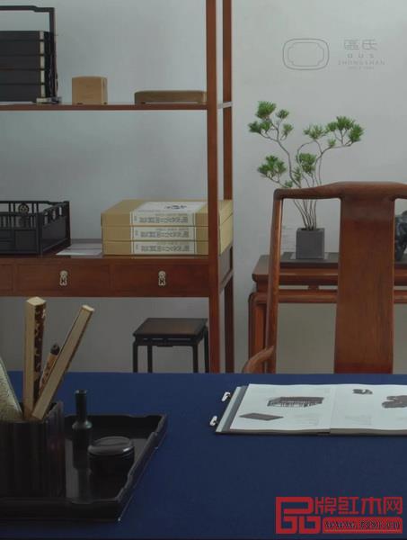 由區(qū)氏制作的中國明式經(jīng)典家具于其他家具和藝術(shù)品組成的各個集生活、藝術(shù)與設(shè)計為一體的家居空間 由區(qū)氏制作的中國明式經(jīng)典家具于其他家具和藝術(shù)品組成的各個集生活、藝術(shù)與設(shè)計為一體的家居空間