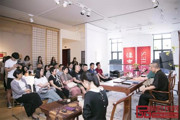 皋廡吳氏后人吳亦深與中國古典香文化專家吳清談《古典文化的傳承-從“春草閑房”到“梅影書屋”》 皋廡吳氏后人吳亦深與中國古典香文化專家吳清談《古典文化的傳承-從“春草閑房”到“梅影書屋”》