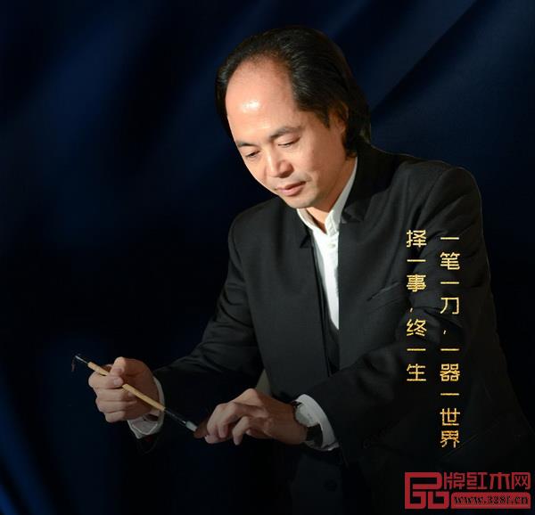 中國(guó)木雕藝術(shù)大師、中國(guó)傳統(tǒng)工藝大師吳騰飛