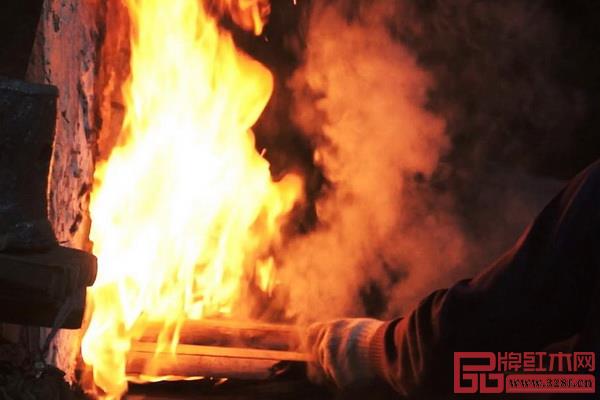 紅色代表火焰,最容易讓人感覺溫暖。 紅色代表火焰,最容易讓人感覺溫暖。