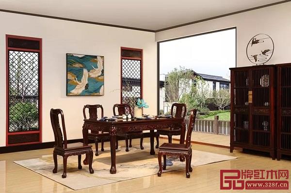 美聯(lián)紅木餐桌