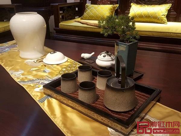 美聯(lián)紅木茶臺