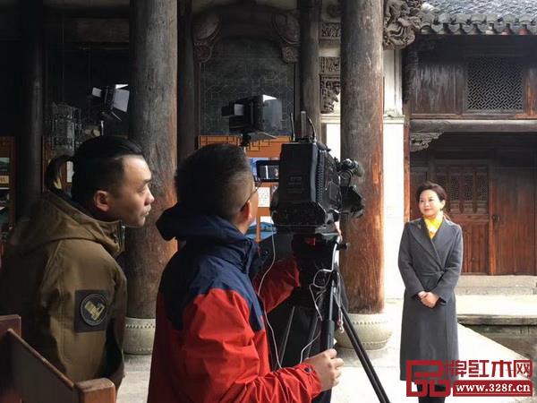 CCTV-1《記住鄉(xiāng)愁》節(jié)目組在東陽(yáng)盧宅拍攝 CCTV-1《記住鄉(xiāng)愁》節(jié)目組在東陽(yáng)盧宅拍攝