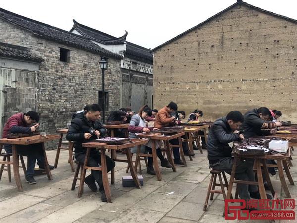 CCTV-1《記住鄉(xiāng)愁》節(jié)目組在東陽(yáng)盧宅拍攝 CCTV-1《記住鄉(xiāng)愁》節(jié)目組在東陽(yáng)盧宅拍攝