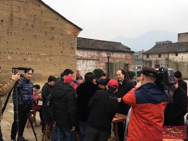 CCTV-1《記住鄉(xiāng)愁》節(jié)目組在東陽(yáng)盧宅拍攝 CCTV-1《記住鄉(xiāng)愁》節(jié)目組在東陽(yáng)盧宅拍攝