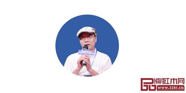 全聯(lián)藝術(shù)紅木家具專業(yè)委員會專家顧問、教育部教學改革示范專業(yè)“家具設計與制造”專業(yè)帶頭人彭亮 全聯(lián)藝術(shù)紅木家具專業(yè)委員會專家顧問、教育部教學改革示范專業(yè)“家具設計與制造”專業(yè)帶頭人彭亮