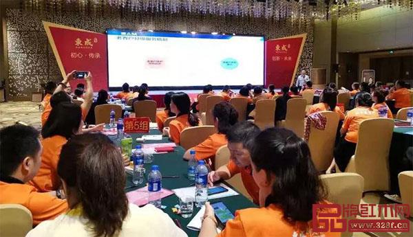 康曉龍老師為學(xué)員們分享了《客戶深度運(yùn)營(yíng)》