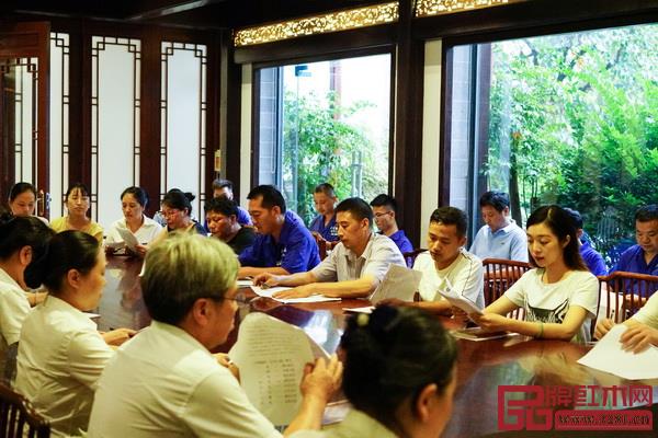 大清翰林員工們認(rèn)真了解“八德”文化 大清翰林員工們認(rèn)真了解“八德”文化