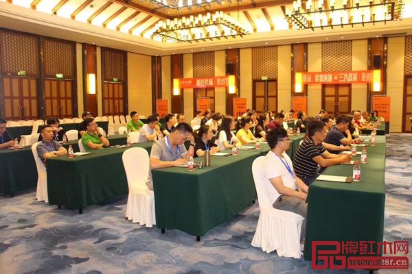 擁有15年建材家居終端營(yíng)銷(xiāo)培訓(xùn)實(shí)戰(zhàn)經(jīng)驗(yàn)的朱子升講師為大家?guī)?lái)《東林書(shū)院招商培訓(xùn)私享會(huì)》的分享 擁有15年建材家居終端營(yíng)銷(xiāo)培訓(xùn)實(shí)戰(zhàn)經(jīng)驗(yàn)的朱子升講師為大家?guī)?lái)《東林書(shū)院招商培訓(xùn)私享會(huì)》的分享