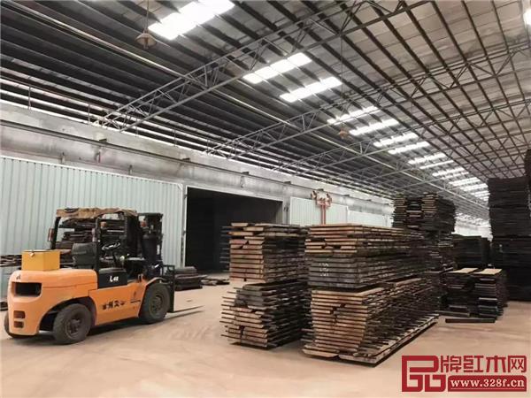 香山桃園10萬平方米獨(dú)立生產(chǎn)基地 香山桃園10萬平方米獨(dú)立生產(chǎn)基地