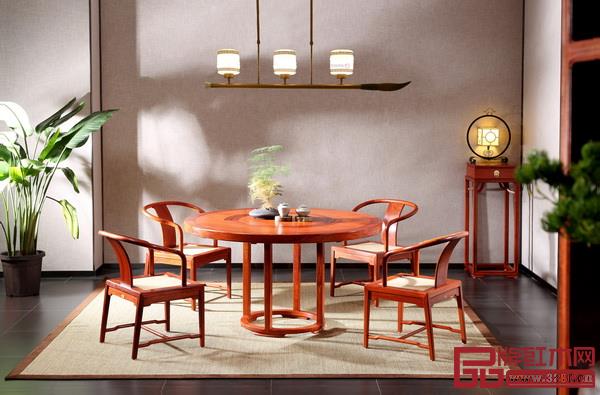   如國壽紅木的新明式品牌世外桃源，針對小戶型住宅的一般是”輕量級“產(chǎn)品