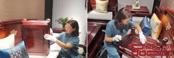 會(huì)議結(jié)束后,首批紅木工藝驗(yàn)貨師也將持證上崗,為廣大用戶群體提供第三方驗(yàn)貨服務(wù) 會(huì)議結(jié)束后,首批紅木工藝驗(yàn)貨師也將持證上崗,為廣大用戶群體提供第三方驗(yàn)貨服務(wù)