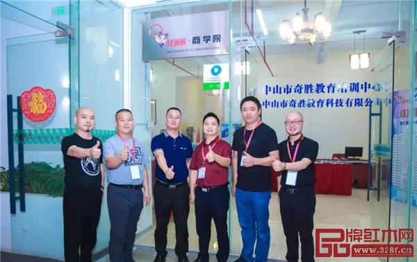 揭牌嘉賓合影留念 揭牌嘉賓合影留念