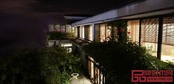“雷弄山房”書齋 夜景 “雷弄山房”書齋 夜景
