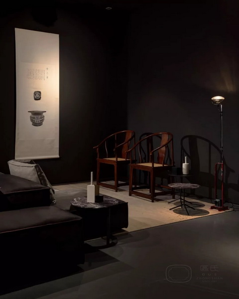 由區(qū)氏制作的中國明式經(jīng)典家具與包豪斯現(xiàn)代主義家具、北歐家具和藝術(shù)品等組成集生活、藝術(shù)與設(shè)計為一體的家居空間 