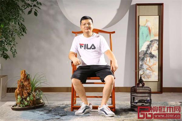 顯木工坊董事長(zhǎng)厲董董