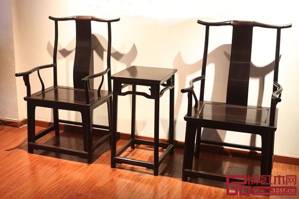 黑酸枝(刀狀黑黃檀) 南枝紅紅木四出頭官帽椅3件套 黑酸枝(刀狀黑黃檀) 南枝紅紅木四出頭官帽椅3件套