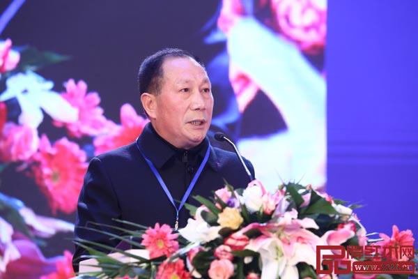 御乾堂紅木董事長(zhǎng)馬海軍作“御乾堂紅木精品大紅酸枝之路與‘絲路’同燦”的主題發(fā)布 御乾堂紅木董事長(zhǎng)馬海軍作“御乾堂紅木精品大紅酸枝之路與‘絲路’同燦”的主題發(fā)布