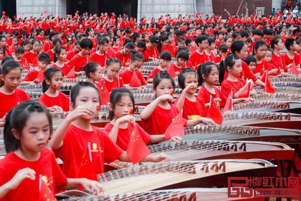 紅博城千人古箏齊奏《我的祖國》 紅博城千人古箏齊奏《我的祖國》
