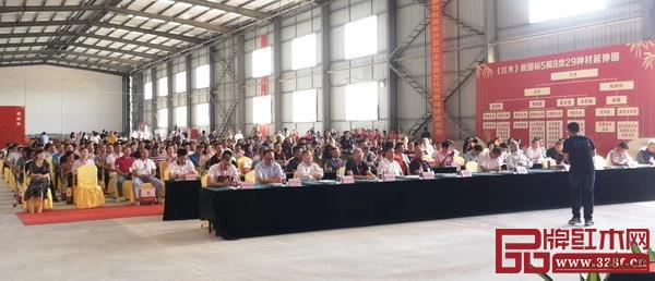 來自五湖四海的行業(yè)精英、參展商代表等200余人共襄盛事 來自五湖四海的行業(yè)精英、參展商代表等200余人共襄盛事